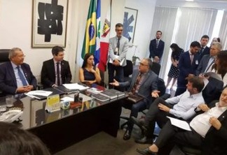'LIGAÇÃO COM MILÍCIAS': Oposição pede cassação do mandato de Flávio Bolsonaro - VEJA VÍDEO