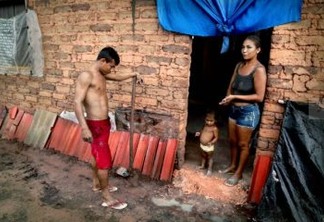 Bolsonaro trava Bolsa Família em cidades pobres e fila chega a 1 milhão