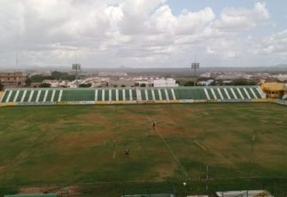 FEZES E SAPOS NO VESTIÁRIO: Treinador do Treze se revolta com as condições do Estádio Marizão