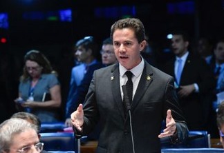 'ATITUDE REPROVÁVEL': Veneziano crítica vídeo de Bolsonaro conclamando povo para ato contra o Congresso