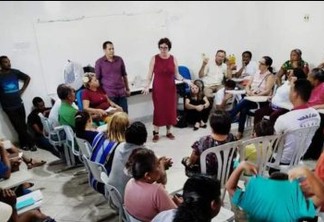 'MESMO DE TORNOZELEIRA, EU TENHO ASAS': Márcia Lucena comparece em reunião e recebe apoio de lideranças comunitárias