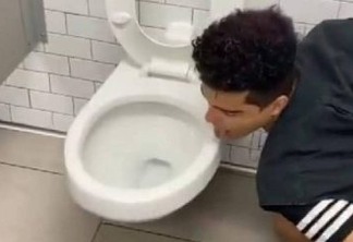 DESAFIO DO CORONAVÍRUS: Influenciador lambe vaso sanitário em banheiro público para participar de 'desafio' e teste de covid-19 dá positivo