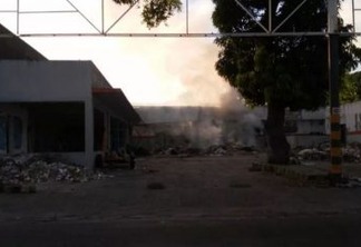 Incêndio em lixão atinge loja desativada em João Pessoa