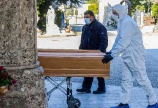 Itália já prevê deixar pacientes de covid-19 com mais de 80 morrerem