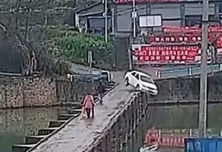 Motorista novato cai com carro em rio 10 minutos após receber carteira de habilitação - VEJA VÍDEO