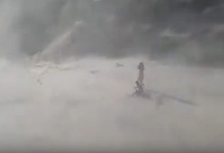 "Tempestade de areia": helicóptero da Polícia espanta banhistas para impor quarentena por coronavírus