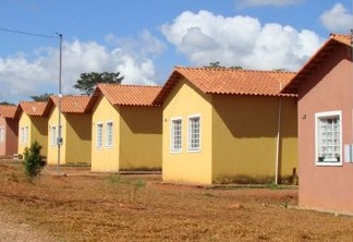 João Azevêdo sanciona lei para construir casas destinadas a pessoas de baixa renda
