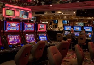 INDÚSTRIA DO JOGO: Governador de Nevada manda fechar cassinos de Las Vegas por 1 mês