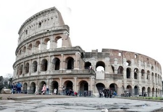 Itália põe um quarto do país em quarentena e ordena fechamento de cinemas, teatros e museus