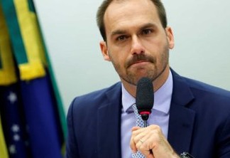 Eduardo Bolsonaro assina carta pedindo ao pai que retire projeto