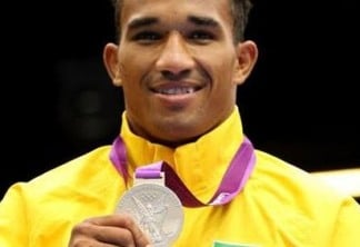 Boxeador Esquiva Falcão coloca medalha olímpica à venda por US$ 50 mil 