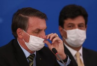 'De saco cheio de Mandetta', Bolsonaro estuda demiti-lo a qualquer momento - Por Tales Faria