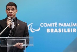 O presidente do Comitê Paralímpico Brasileiro, Mizael Conrado, fala durante a cerimônia de assinatura do termo de compromisso entre a Caixa Econômica Federal e o Comitê Paralímpico Brasileiro, no Centro de Treinamento Paralímpico.