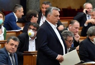 UE alerta para riscos à democracia após Parlamento húngaro aprovar poderes quase ilimitados para Orbán