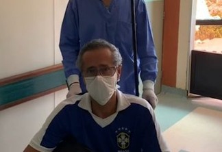 Emocionado, médico Walter Luiz Bandeira afirma que está curado da Covid-19 - VEJA VÍDEO