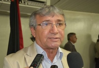 BOMBA: Vereador auxiliar de Romero Rodrigues, chama Vila do Artesão de 'podridão'; OUÇA