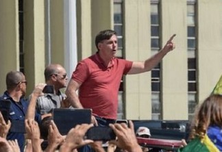 Ministro autoriza apuração de ato pró-golpe militar que teve participação do presidente Bolsonaro