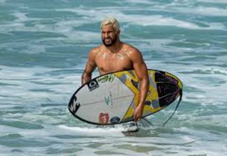 Italo Ferreira celebra crescimento do surfe e critica confederação