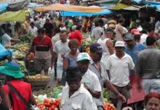 QUEBRANDO AS REGRAS: Mesmo com recomendação de isolamento comerciantes movimentam feira em Campina Grande; VEJA VÍDEO