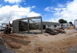Hospital de campanha para pacientes com coronavírus começa a ser construído em Campina Grande