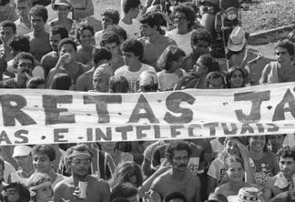 Brasil, Brasília, DF, 23/04/1984. Manifestação pedindo eleições diretas (Diretas Já) em Brasília (DF).
Foto: Arquivo/AE
Contato: 08.184.01 - Negativo: 840784/S.3(17)