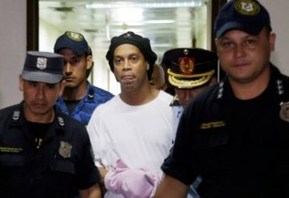 Presos fizeram churrasco para se despedir de Ronaldinho Gaúcho, no Paraguai
