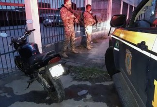 Mecânico embriagado pega moto de cliente sem autorização, foge da polícia e é preso pela PRF - VEJA VÍDEO
