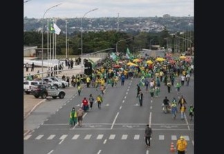 Apoiadores de Bolsonaro fazem ato para atacar Moro, Congresso e Supremo - VEJA VÍDEO