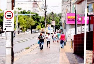 'Feriadão' em CG fecha ruas, bancos, limita supermercados e para ônibus