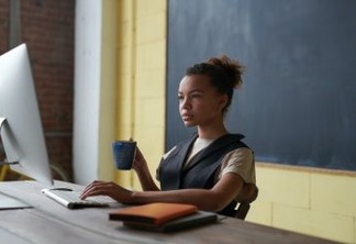 Cerca de 83% dos professores se sentem despreparados para dar aulas on-line, revela pesquisa