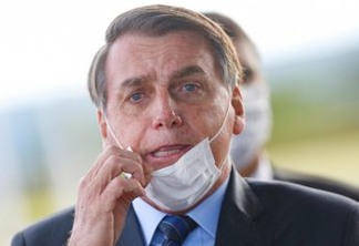 AÇÕES E OMISSÕES: Bolsonaro assina MP que livra agente público de punição no combate ao coronavírus