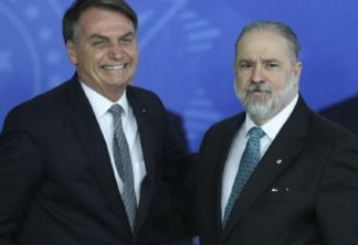 Bolsonaro reconduz Augusto Aras para novo mandato no comando da PGR