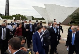 PRESSIONANDO TOFFOLI: Com empresários, Bolsonaro vai a pé ao STF para defender reabertura da economia