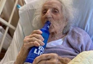 Idosa de 103 anos comemora cura da Covid-19 bebendo cerveja