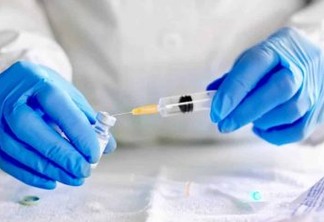 Vacina chinesa contra coronavírus que será testada no Brasil chega a São Paulo
