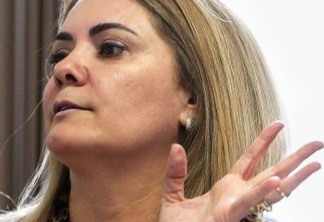 'Ele é um pouco machista e um pouco autoritário', diz ex-mulher de Bolsonaro em entrevista