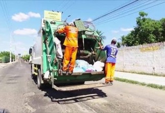 Carro colide com caminhão de lixo após invadir contramão, em Campina Grande