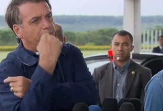 Jornalistas e parlamentares fazem ato contra ataques de Bolsonaro à imprensa - VEJA VÍDEO