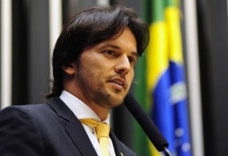 Ministro das Comunicações e aliados de Bolsonaro compartilham vídeo criticando Globo e Facebook
