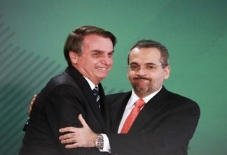 Bolsonaro deve gravar vídeo com Weintraub para oficializar demissão