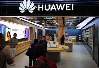 Em resposta aos ataques do governo norte-americano Huawei lança loja e tenta se fortalecer no mercado chinês