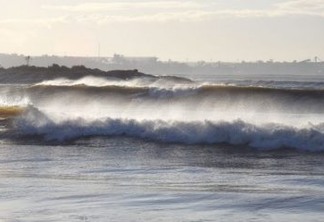 Marinha emite novo aviso de vento forte e mar com ondas de até 4 metros de altura, no Litoral da PB