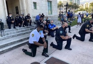Polícia de Miami se ajoelha e reza em protesto contra morte de Floyd
