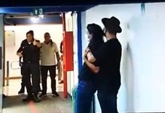 Homem armado invade estúdio da Globo e faz repórter refém - VEJA VÍDEO
