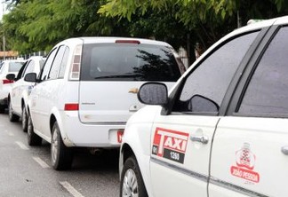 Taxistas de João Pessoa fazem manifestação para pedir aprovação de auxílio emergencial para a categoria