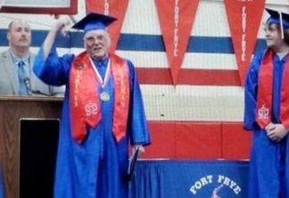 Veterano de guerra americano, de 91 anos, forma-se no ensino médio junto com o bisneto