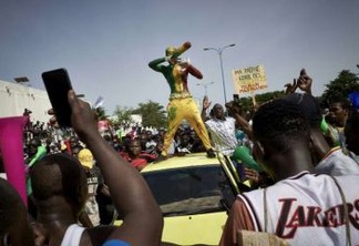 Presidente do Mali prende manifestantes que protestavam após ele dissolver congresso do país