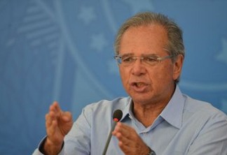 O ministro da Economia, Paulo Guedes. fala à imprensa no Palácio do Planalto