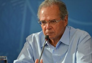 O ministro da Economia, Paulo Guedes. fala à imprensa no Palácio do Planalto