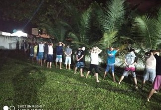 ACABOU A FARRA: Polícia Militar encerra festa clandestina em granja no bairro Funcionários II